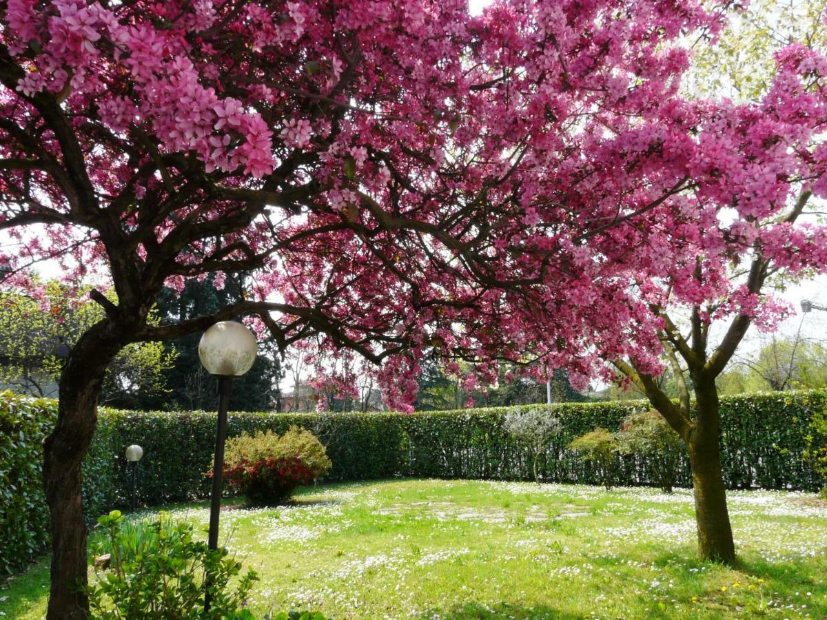 In Giardino B&B Cassina de' Pecchi Exterior foto
